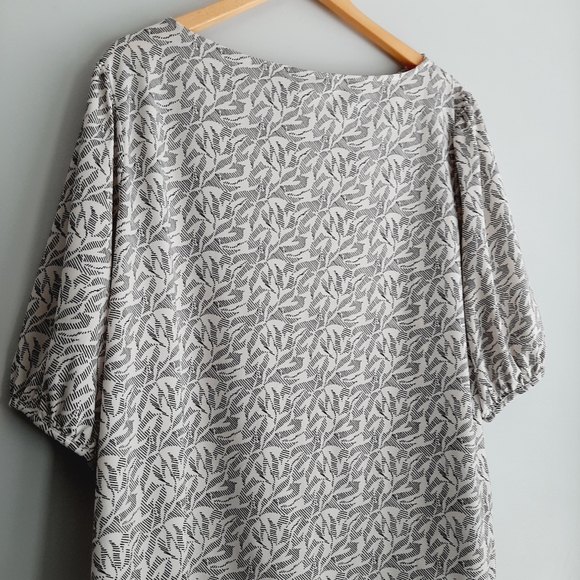 ๐ H&M Puff Sleeved Boat-neck B&W Floral Top Sz XXL - Picture 9 of 11